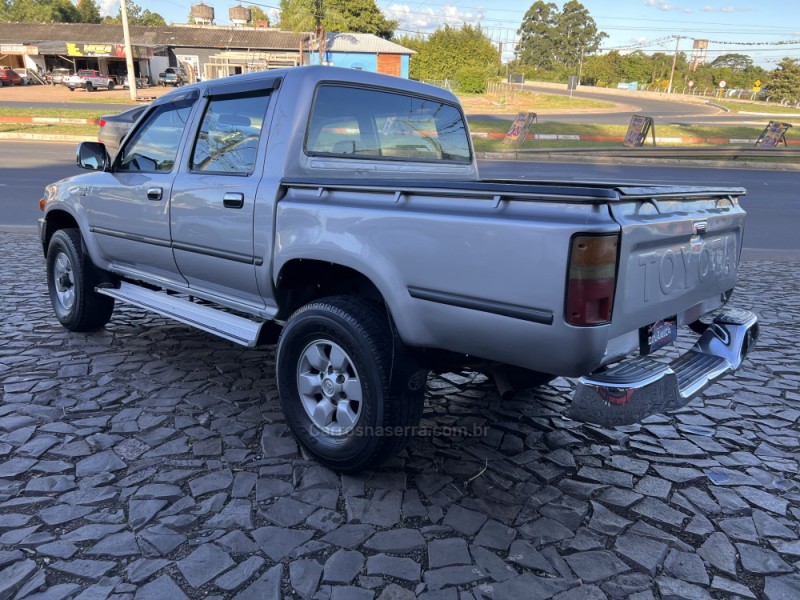 HILUX 2.8 SR5 4X4 CD 8V DIESEL 4P MANUAL - 2001 - TAQUARA