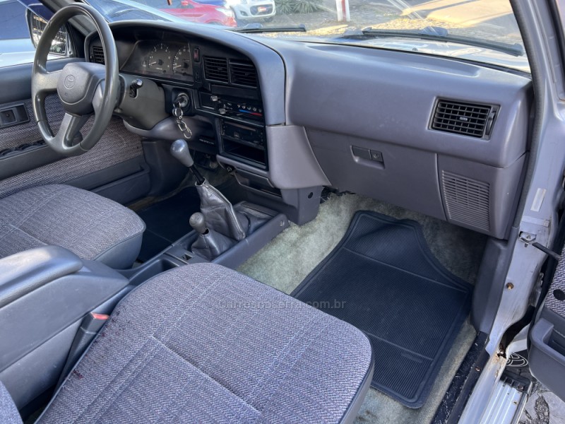 HILUX 2.8 SR5 4X4 CD 8V DIESEL 4P MANUAL - 2001 - TAQUARA
