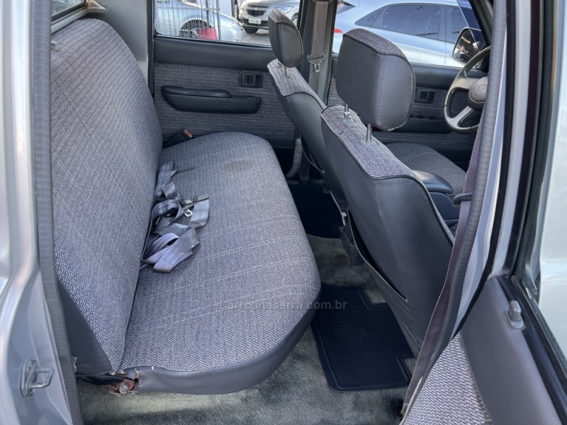 HILUX 2.8 SR5 4X4 CD 8V DIESEL 4P MANUAL - 2001 - TAQUARA