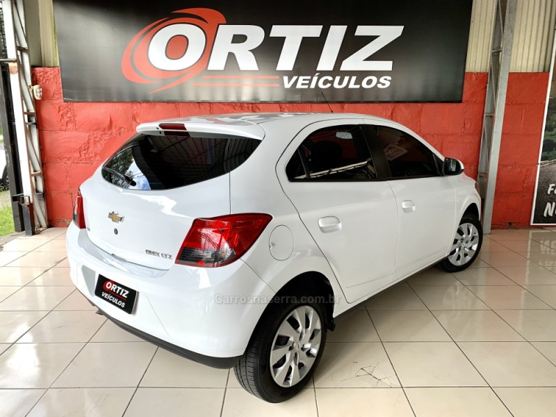 ONIX 1.4 MPFI LTZ 8V FLEX 4P MANUAL - 2015 - CAXIAS DO SUL