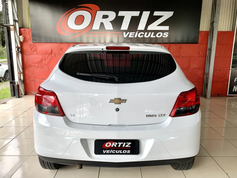 ONIX 1.4 MPFI LTZ 8V FLEX 4P MANUAL - 2015 - CAXIAS DO SUL