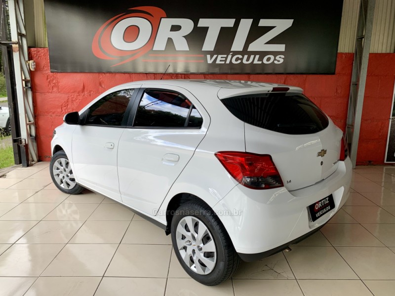 ONIX 1.4 MPFI LTZ 8V FLEX 4P MANUAL - 2015 - CAXIAS DO SUL