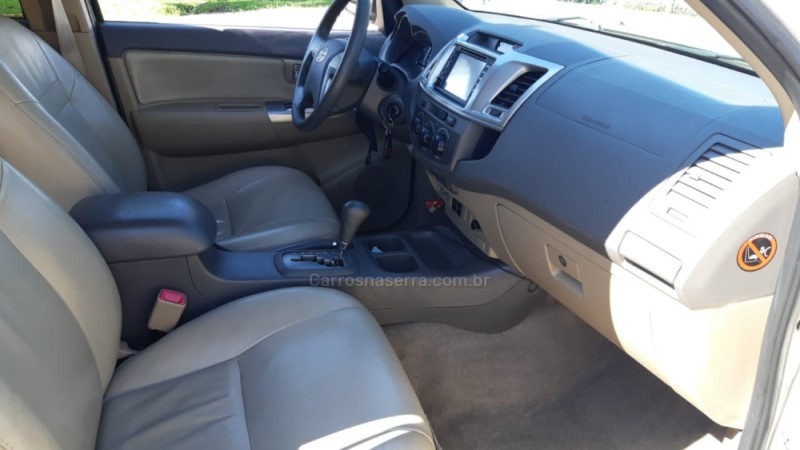 HILUX SW4 2.7 SR 4X2 16V FLEX 4P AUTOMÁTICO - 2013 - FARROUPILHA