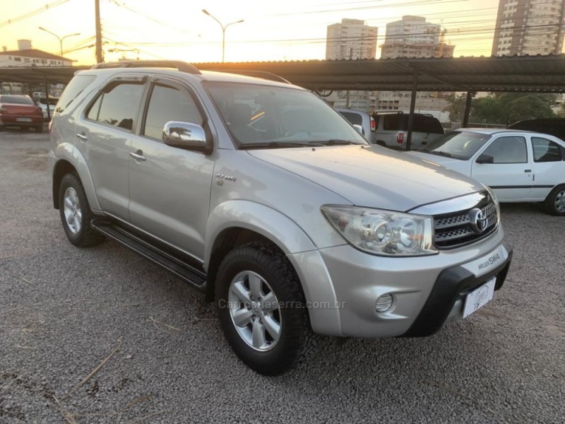 HILUX SW4 2.7 SRV 4X2 16V FLEX 7 LUGARES 4P AUTOMÁTICO - 2010 - CAXIAS DO SUL