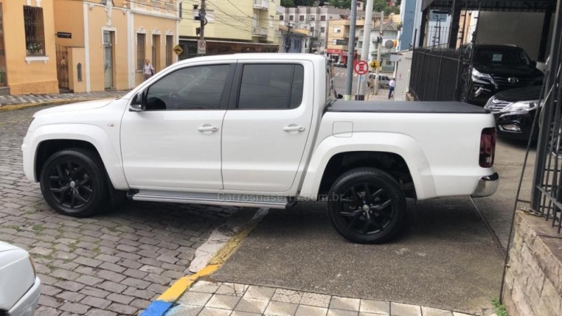 AMAROK 3.0 V6 TDI HIGHLINE CD DIESEL 4MOTION AUTOMÁTICO
