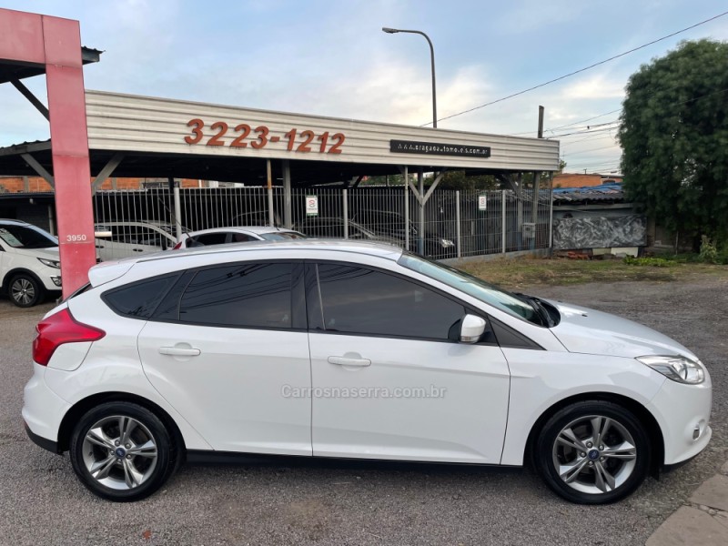 FOCUS 1.6 SE HATCH 16V FLEX 4P AUTOMÁTICO - 2015 - CAXIAS DO SUL