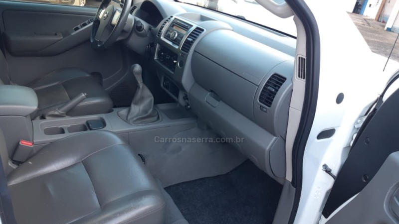 FRONTIER 2.5 LE 4X4 CD TURBO ELETRONIC DIESEL 4P MANUAL - 2010 - FARROUPILHA