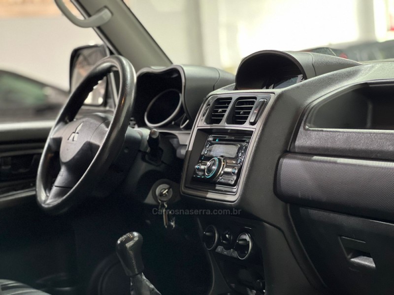 PAJERO TR4 2.0 4X2 16V 140CV FLEX 4P MANUAL - 2014 - NOVO HAMBURGO