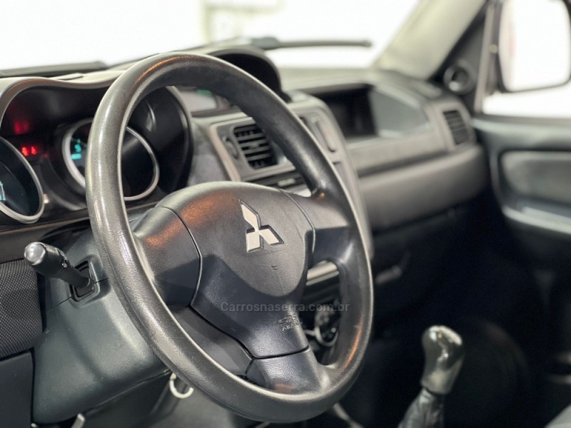 PAJERO TR4 2.0 4X2 16V 140CV FLEX 4P MANUAL - 2014 - NOVO HAMBURGO