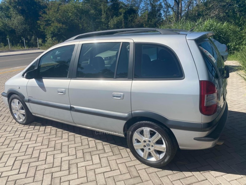 ZAFIRA  - 2005 - FELIZ