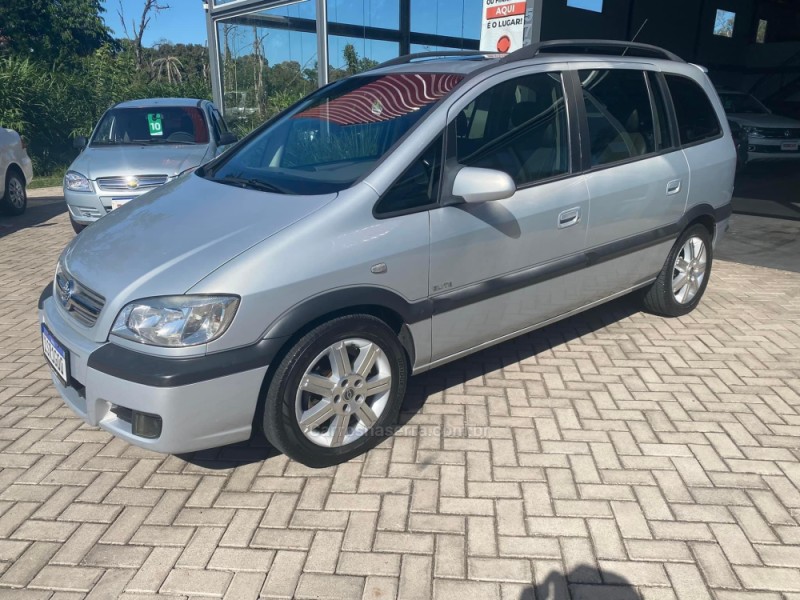 zafira  2005 feliz