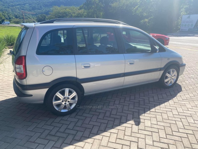 ZAFIRA  - 2005 - FELIZ