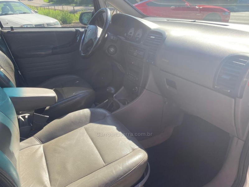 ZAFIRA  - 2005 - FELIZ
