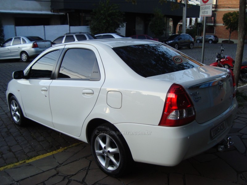 ETIOS 1.5 XLS SEDAN 16V FLEX 4P MANUAL
