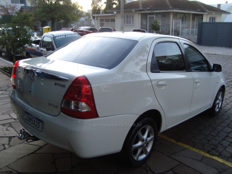 ETIOS 1.5 XLS SEDAN 16V FLEX 4P MANUAL - 2013 - FLORES DA CUNHA