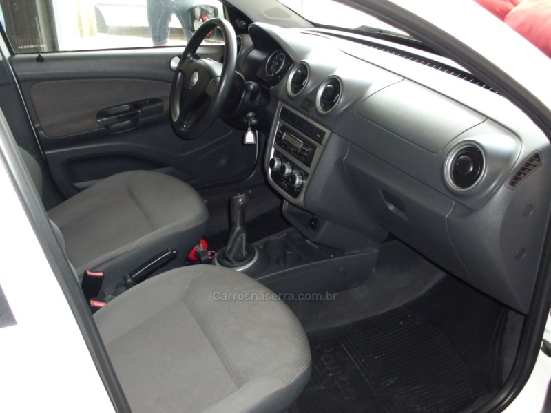 VOYAGE 1.0 MI CITY 8V FLEX 4P MANUAL - 2013 - FLORES DA CUNHA