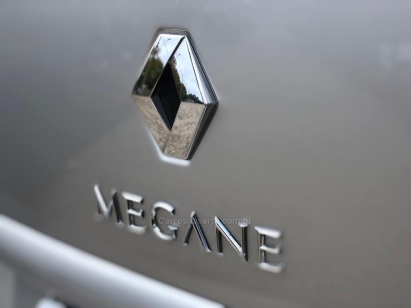 MÉGANE 1.6 DYNAMIQUE GRAND TOUR 16V FLEX 4P MANUAL - 2011 - CANELA
