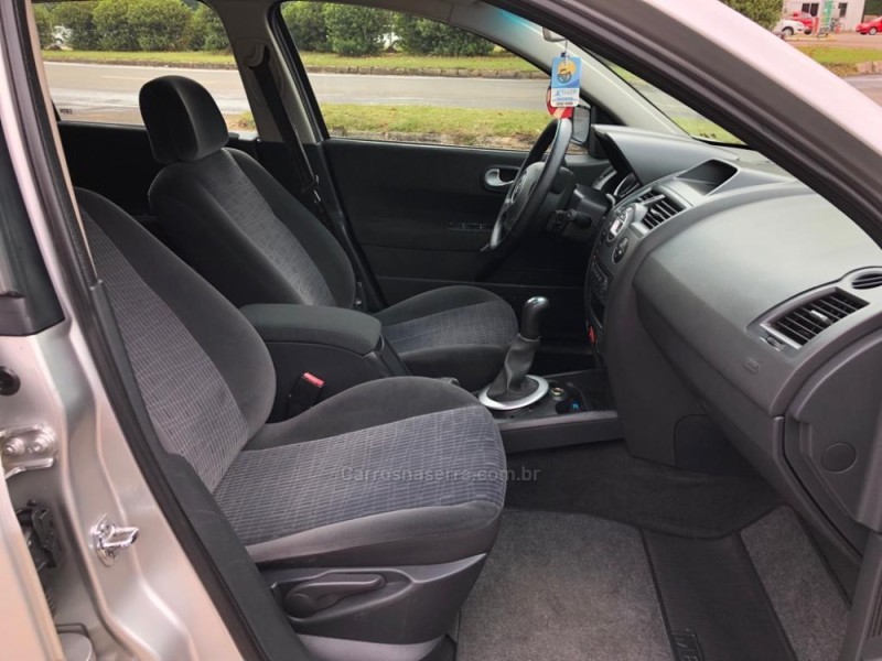 MÉGANE 1.6 DYNAMIQUE GRAND TOUR 16V FLEX 4P MANUAL - 2011 - CANELA