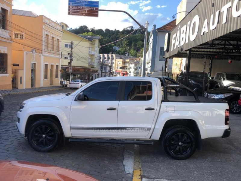 AMAROK 2.0 DARK LABEL 4X4 CD 16V TURBO INTERCOOLER DIESEL 4P AUTOMÁTICO