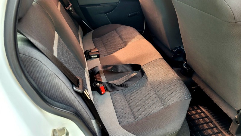 CELTA 1.0 MPFI LT 8V FLEX 4P MANUAL - 2015 - IVOTI