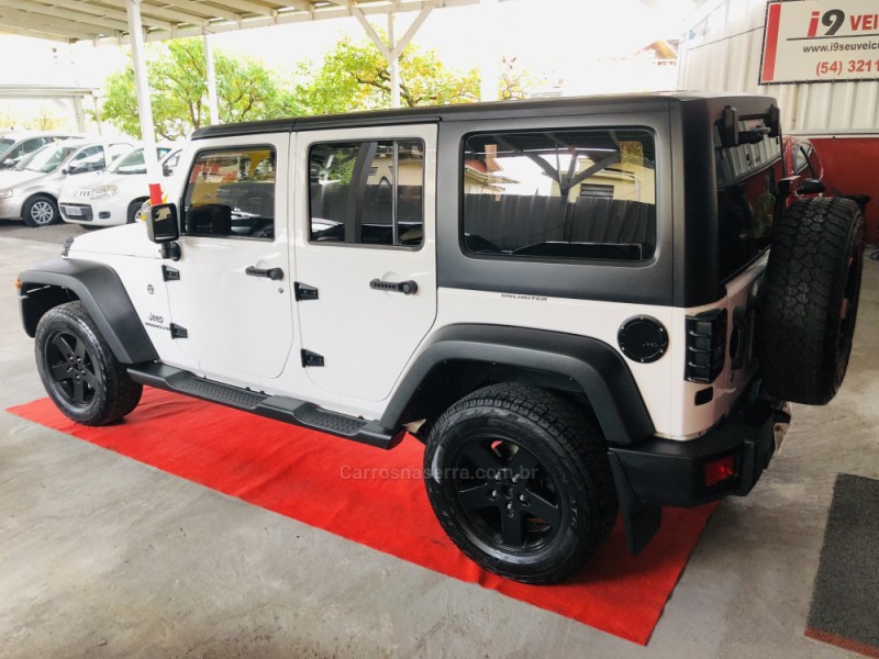 WRANGLER 3.6 UNLIMITED SPORT 4X4 V6 GASOLINA 4P AUTOMÁTICO - 2014 - CAXIAS DO SUL
