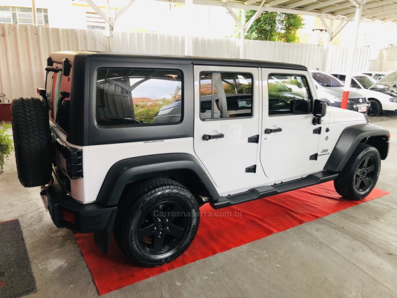 WRANGLER 3.6 UNLIMITED SPORT 4X4 V6 GASOLINA 4P AUTOMÁTICO - 2014 - CAXIAS DO SUL