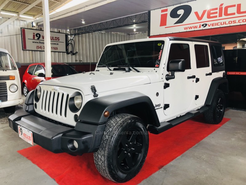 WRANGLER 3.6 UNLIMITED SPORT 4X4 V6 GASOLINA 4P AUTOMÁTICO - 2014 - CAXIAS DO SUL