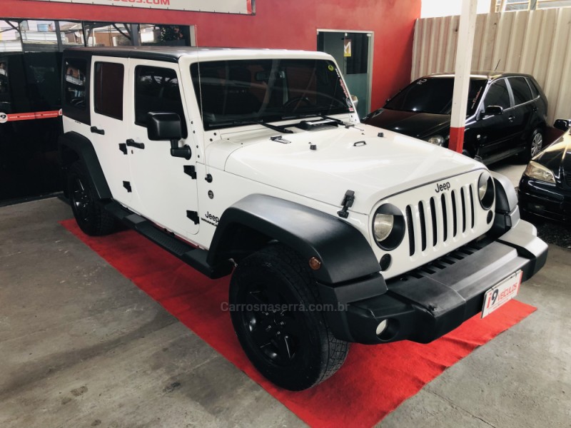 WRANGLER 3.6 UNLIMITED SPORT 4X4 V6 GASOLINA 4P AUTOMÁTICO - 2014 - CAXIAS DO SUL