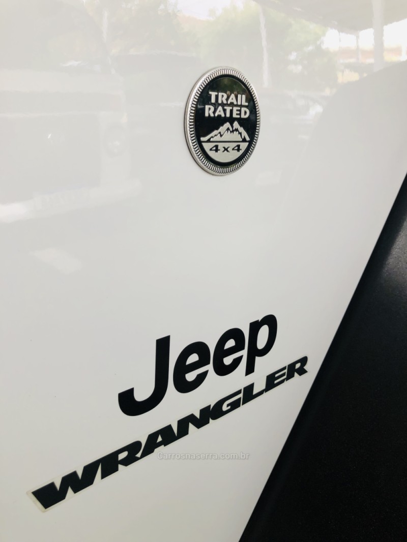 WRANGLER 3.6 UNLIMITED SPORT 4X4 V6 GASOLINA 4P AUTOMÁTICO - 2014 - CAXIAS DO SUL