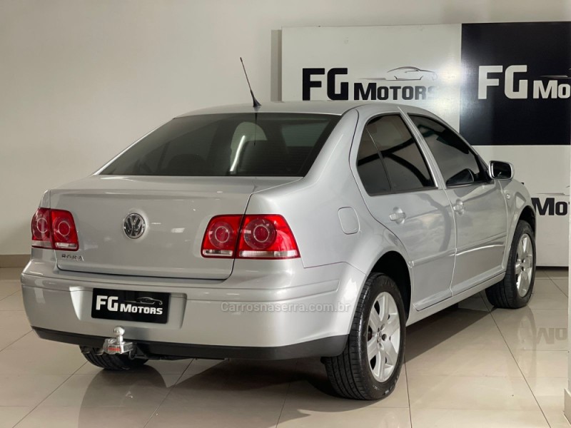 BORA 2.0 MI 8V GASOLINA 4P MANUAL - 2010 - NOVO HAMBURGO