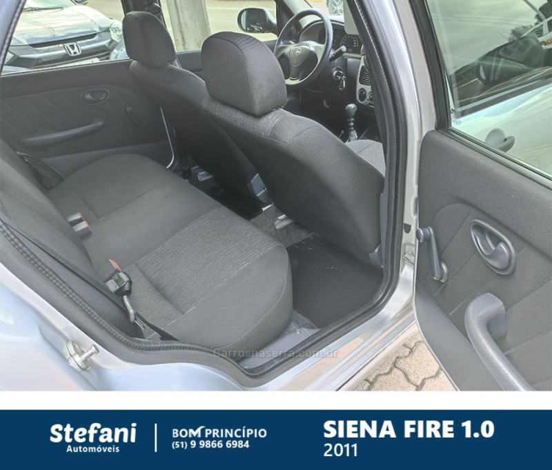 SIENA 1.0 MPI FIRE CELEBRATION 8V FLEX 4P MANUAL - 2011 - BOM PRINCíPIO