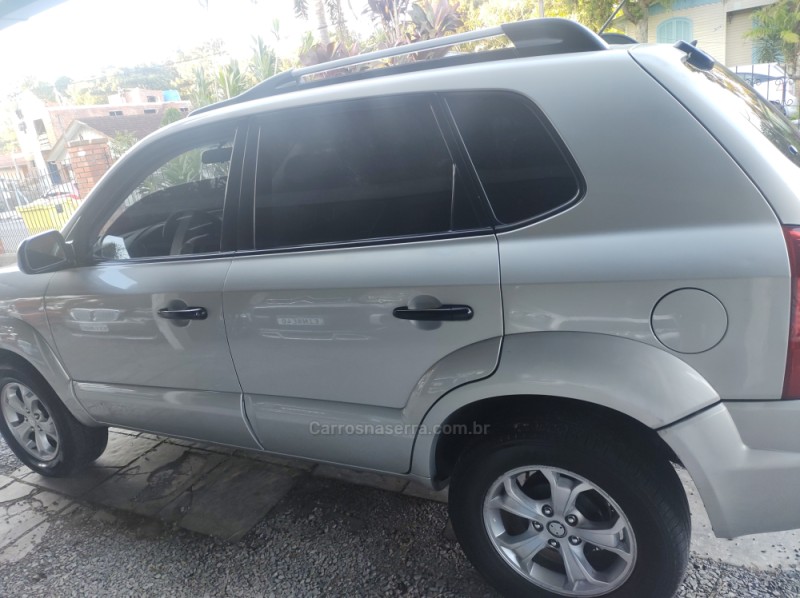 TUCSON 2.0 MPFI GL 16V 142CV 2WD GASOLINA 4P MANUAL - 2012 - GRAMADO