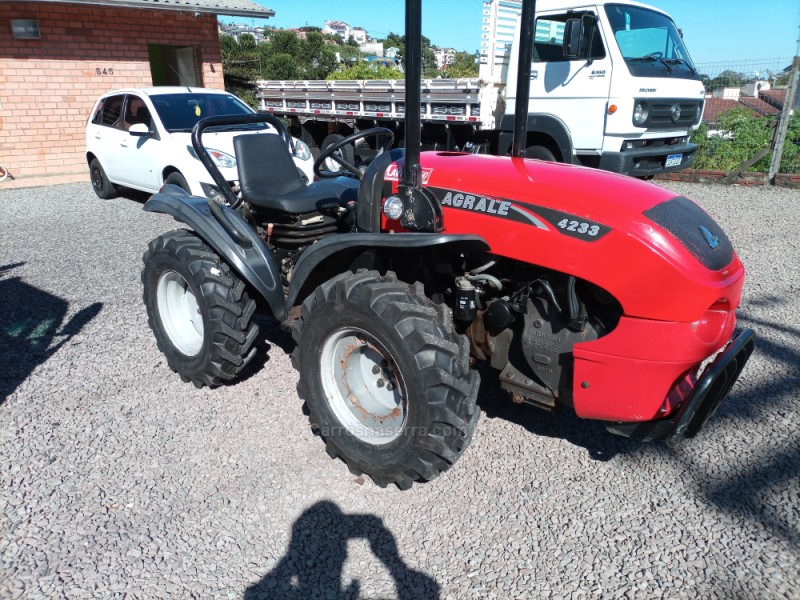 TRATOR 4233  - 2015 - FARROUPILHA
