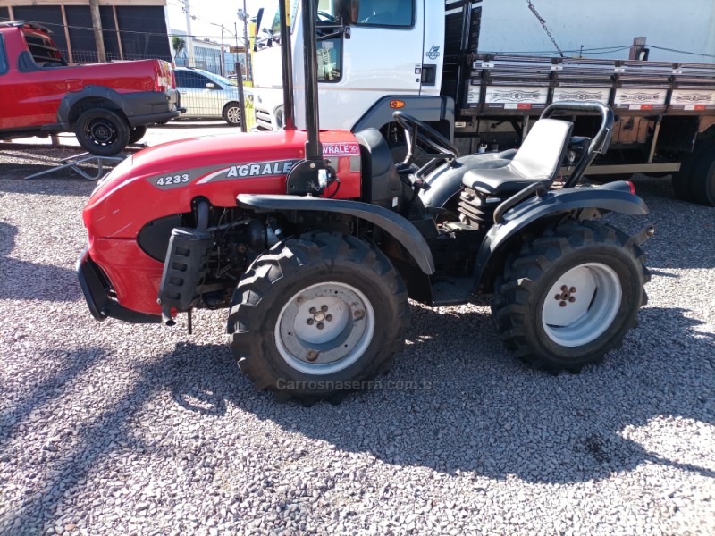 TRATOR 4233  - 2015 - FARROUPILHA