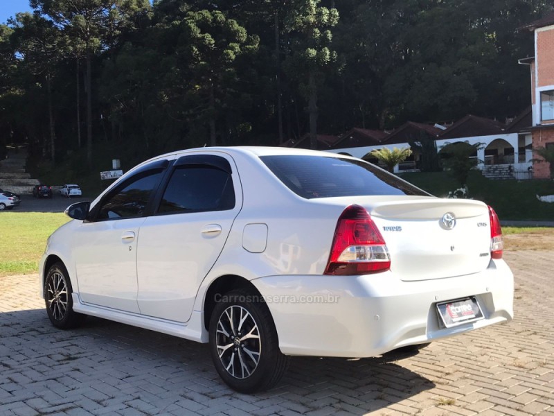 ETIOS 1.5 PLATINUM SEDAN 16V FLEX 4P AUTOMÁTICO - 2018 - CANELA