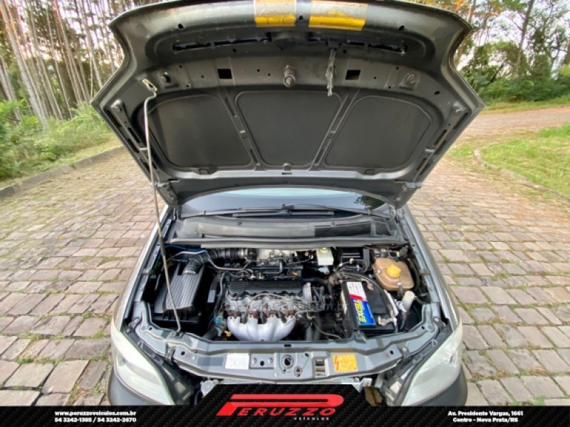 ZAFIRA 2.0 MPFI CD 8V GASOLINA 4P MANUAL - 2004 - NOVA PRATA