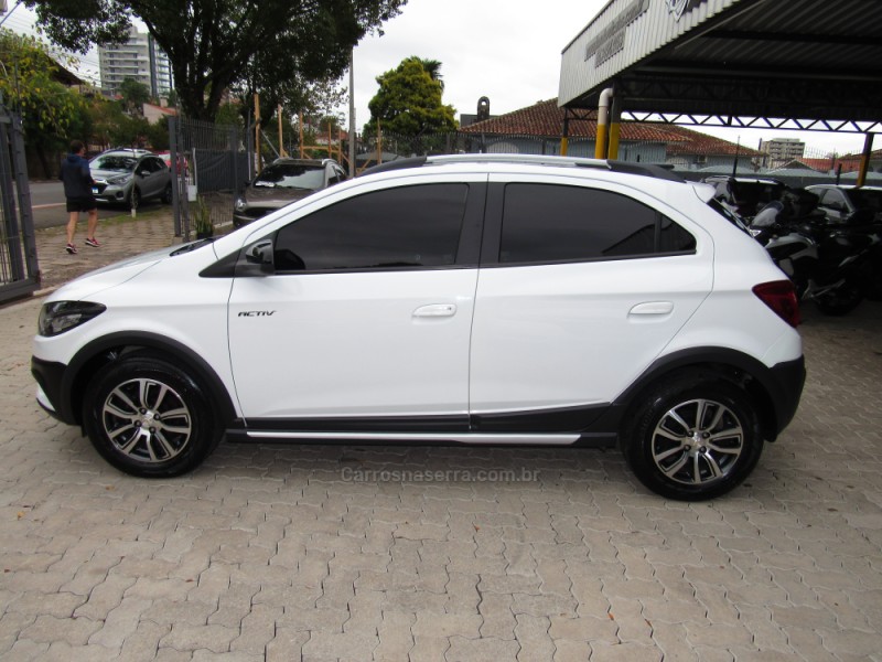 ONIX 1.4 MPFI ACTIV 8V FLEX 4P MANUAL - 2017 - BENTO GONçALVES