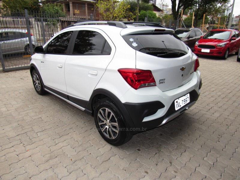 ONIX 1.4 MPFI ACTIV 8V FLEX 4P MANUAL - 2017 - BENTO GONçALVES