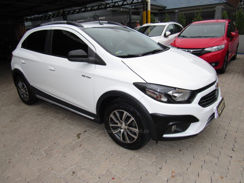 ONIX 1.4 MPFI ACTIV 8V FLEX 4P MANUAL - 2017 - BENTO GONçALVES