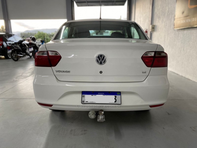 VOYAGE 1.6 MI CITY 8V FLEX 4P MANUAL - 2013 - BOM PRINCíPIO