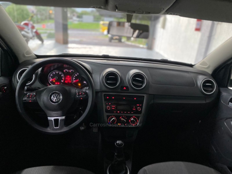 VOYAGE 1.6 MI CITY 8V FLEX 4P MANUAL - 2013 - BOM PRINCíPIO