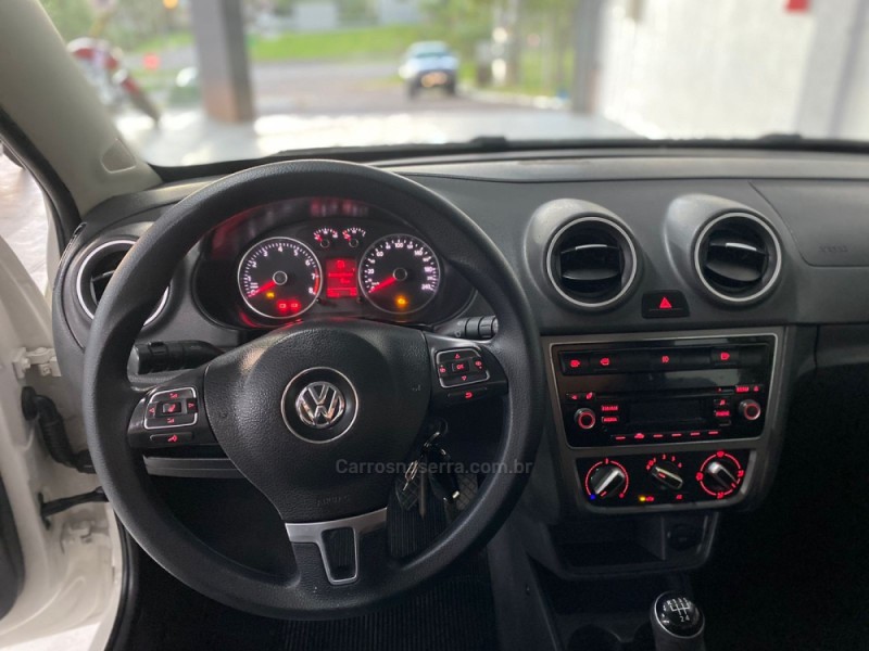 VOYAGE 1.6 MI CITY 8V FLEX 4P MANUAL - 2013 - BOM PRINCíPIO