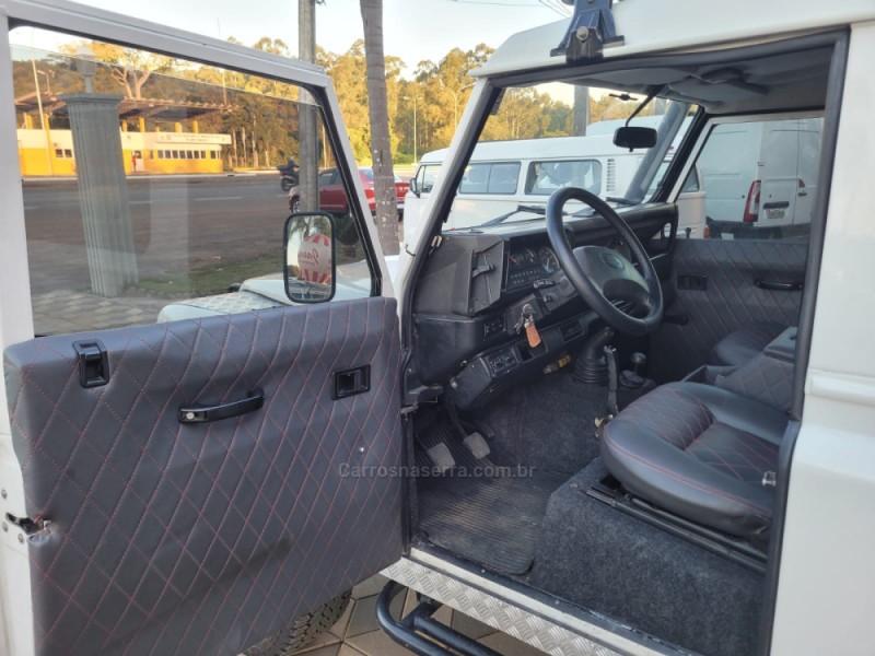 DEFENDER 2.5 90 SW TETO RIGIDO 4X4 TURBO INTERCOOLER DIESEL 2P MANUAL - 1998 - BOM PRINCíPIO