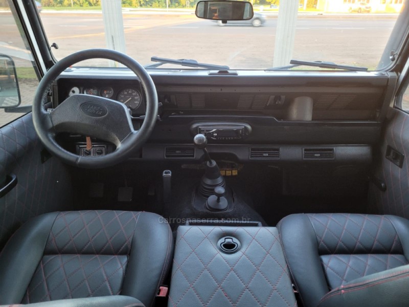 DEFENDER 2.5 90 SW TETO RIGIDO 4X4 TURBO INTERCOOLER DIESEL 2P MANUAL - 1998 - BOM PRINCíPIO