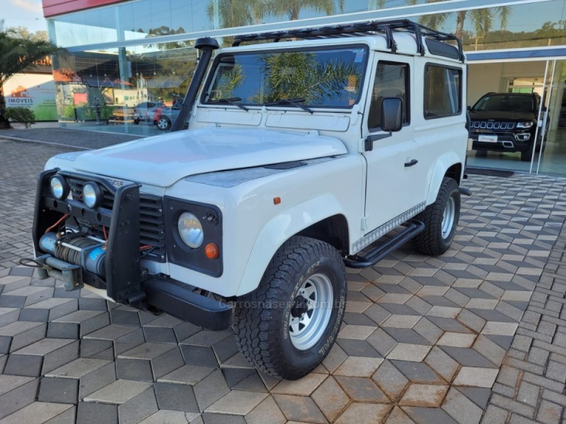 DEFENDER 2.5 90 SW TETO RIGIDO 4X4 TURBO INTERCOOLER DIESEL 2P MANUAL - 1998 - BOM PRINCíPIO