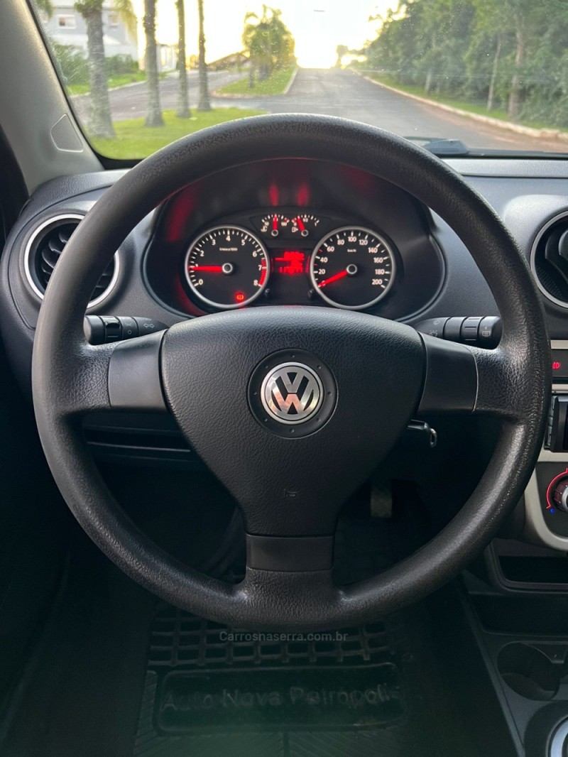 VOYAGE 1.0 MI TRENDLINE 8V FLEX 4P MANUAL - 2012 - CAMPO BOM