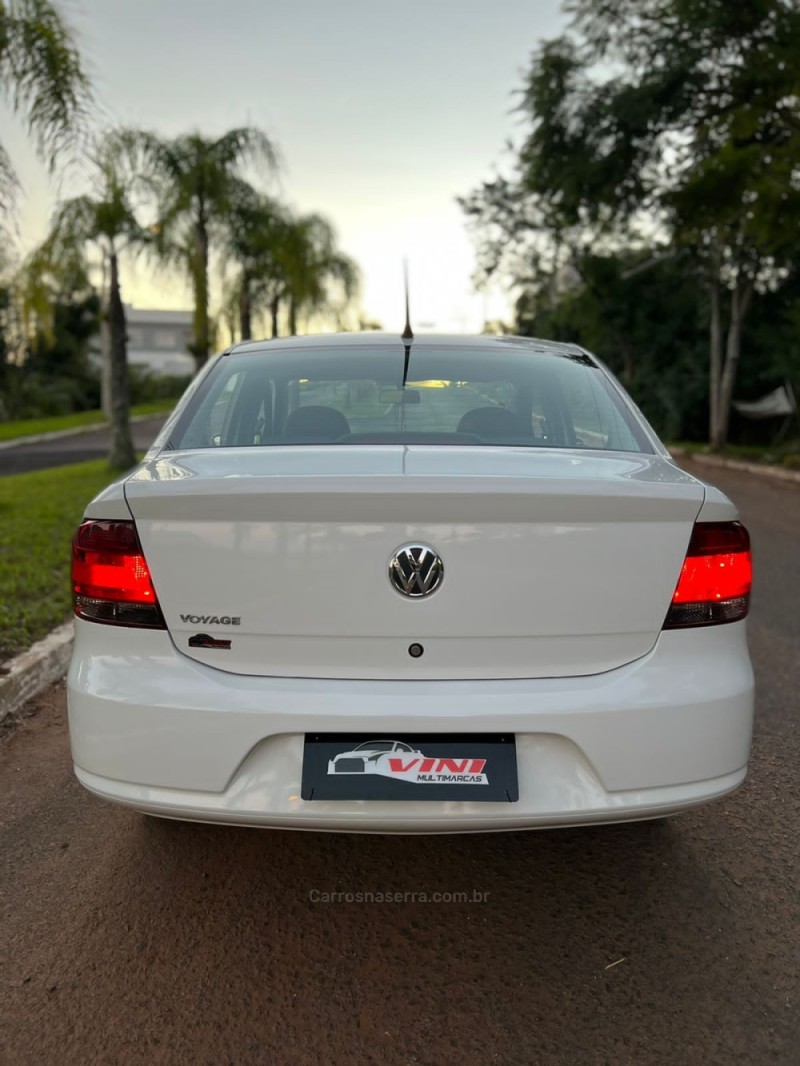 VOYAGE 1.0 MI TRENDLINE 8V FLEX 4P MANUAL - 2012 - CAMPO BOM