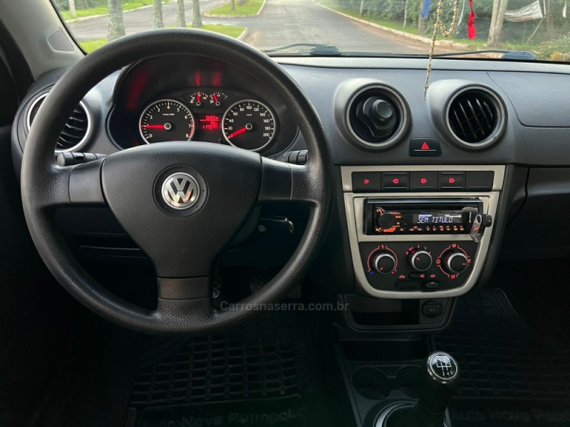 VOYAGE 1.0 MI TRENDLINE 8V FLEX 4P MANUAL - 2012 - CAMPO BOM