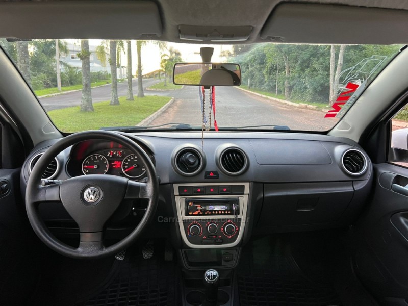 VOYAGE 1.0 MI TRENDLINE 8V FLEX 4P MANUAL - 2012 - CAMPO BOM