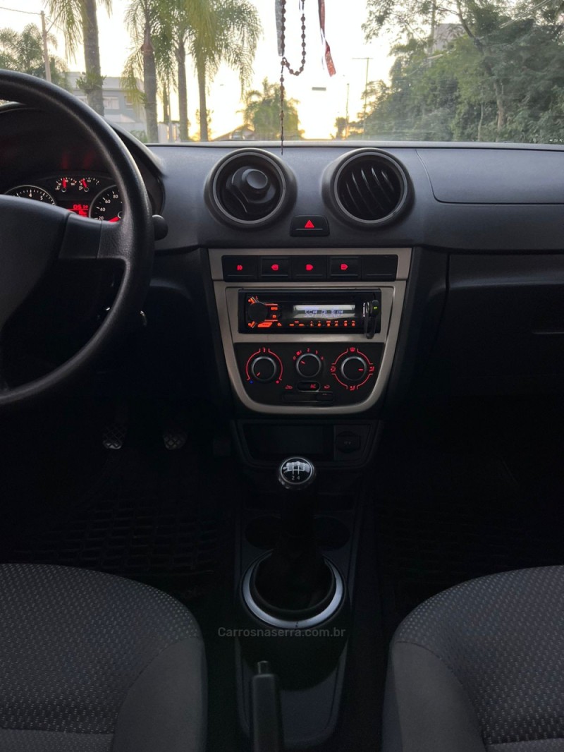 VOYAGE 1.0 MI TRENDLINE 8V FLEX 4P MANUAL - 2012 - CAMPO BOM